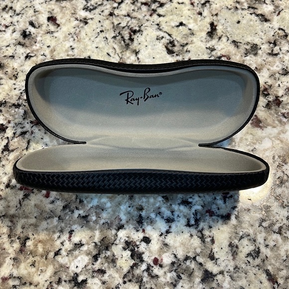 Ray-Ban Hard Case Black Like New - Picture 1 of 4